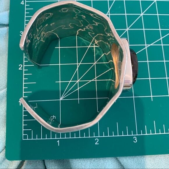 Vtg Red Envelope hammered silver mop bracelet - Picture 3 of 14